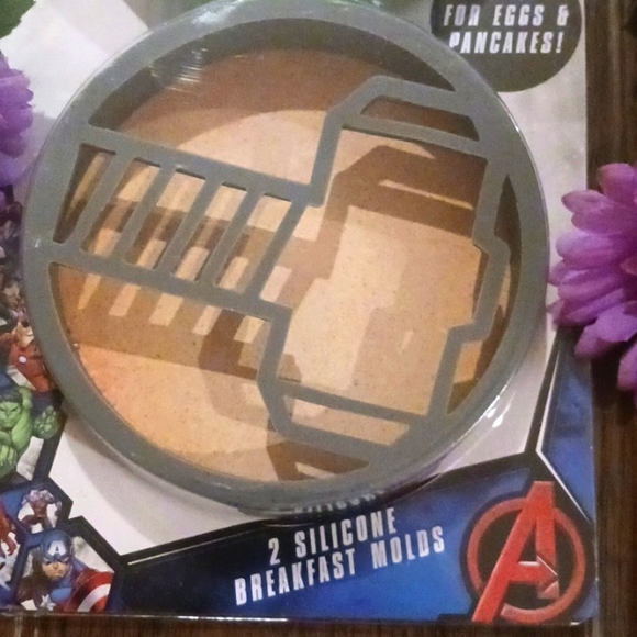 Marvel Avengers 2 Silicone Breakfast Molds 😋 - Picture 2 of 8